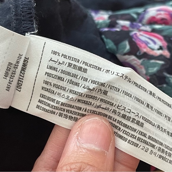 Abercrombie & Fitch Floral Front Button LongSleeve Cropped Blouse Lightweight XS - Picture 7 of 9